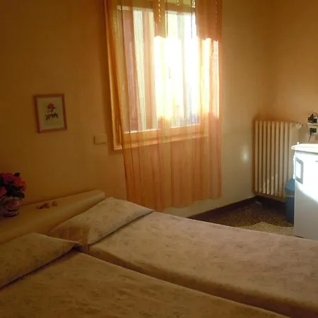 Cadoro Πανσιόν 2*