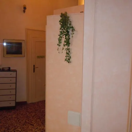 Πανσιόν Cadoro 2*